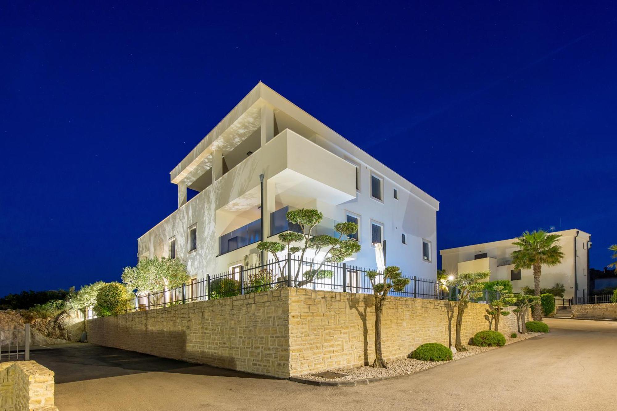 Luxury Apartment Hyperion With Private Pool And Garden 무르테르 외부 사진