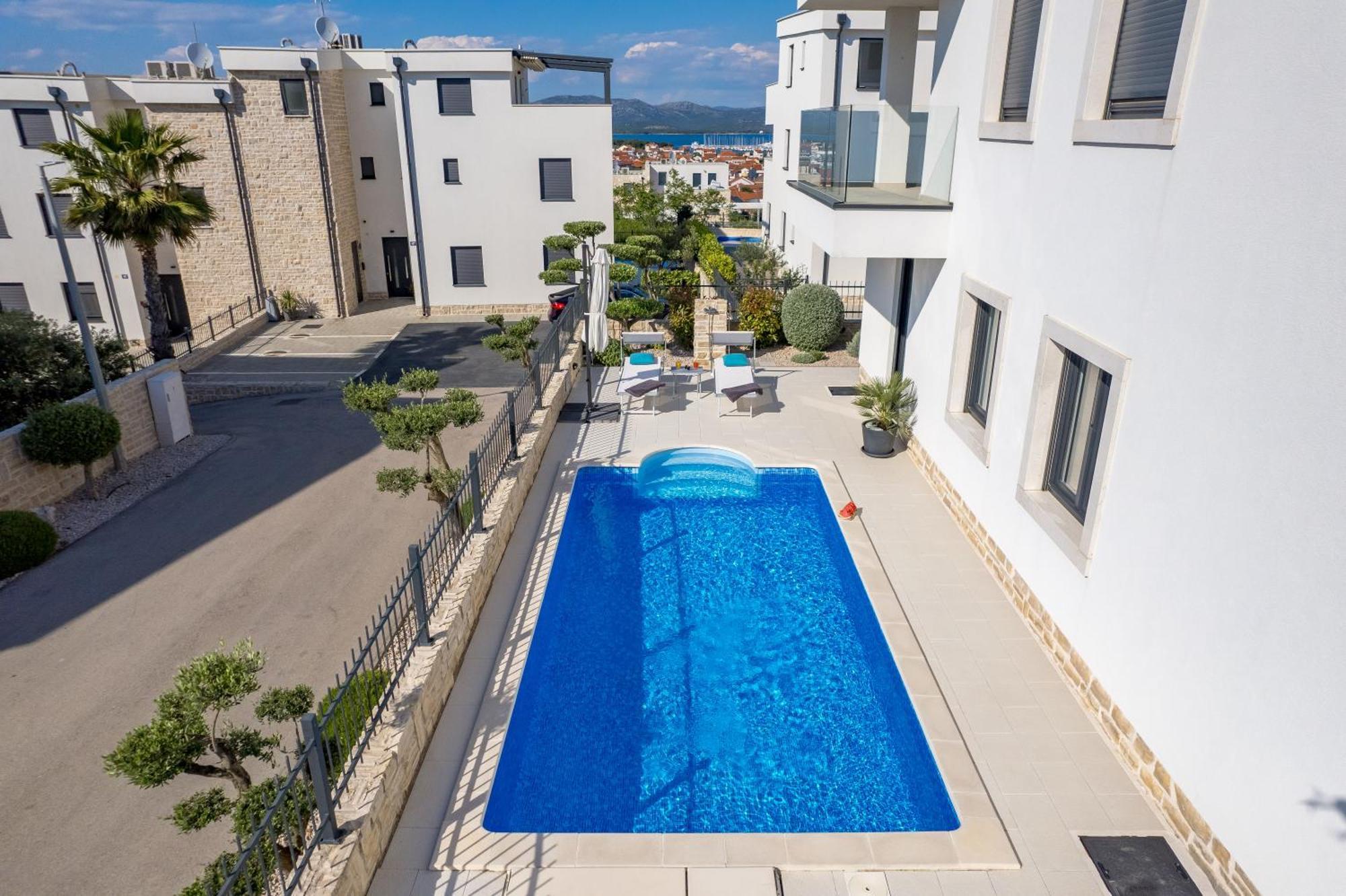 Luxury Apartment Hyperion With Private Pool And Garden 무르테르 외부 사진