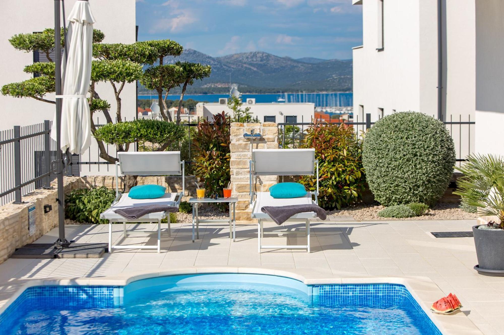Luxury Apartment Hyperion With Private Pool And Garden 무르테르 외부 사진