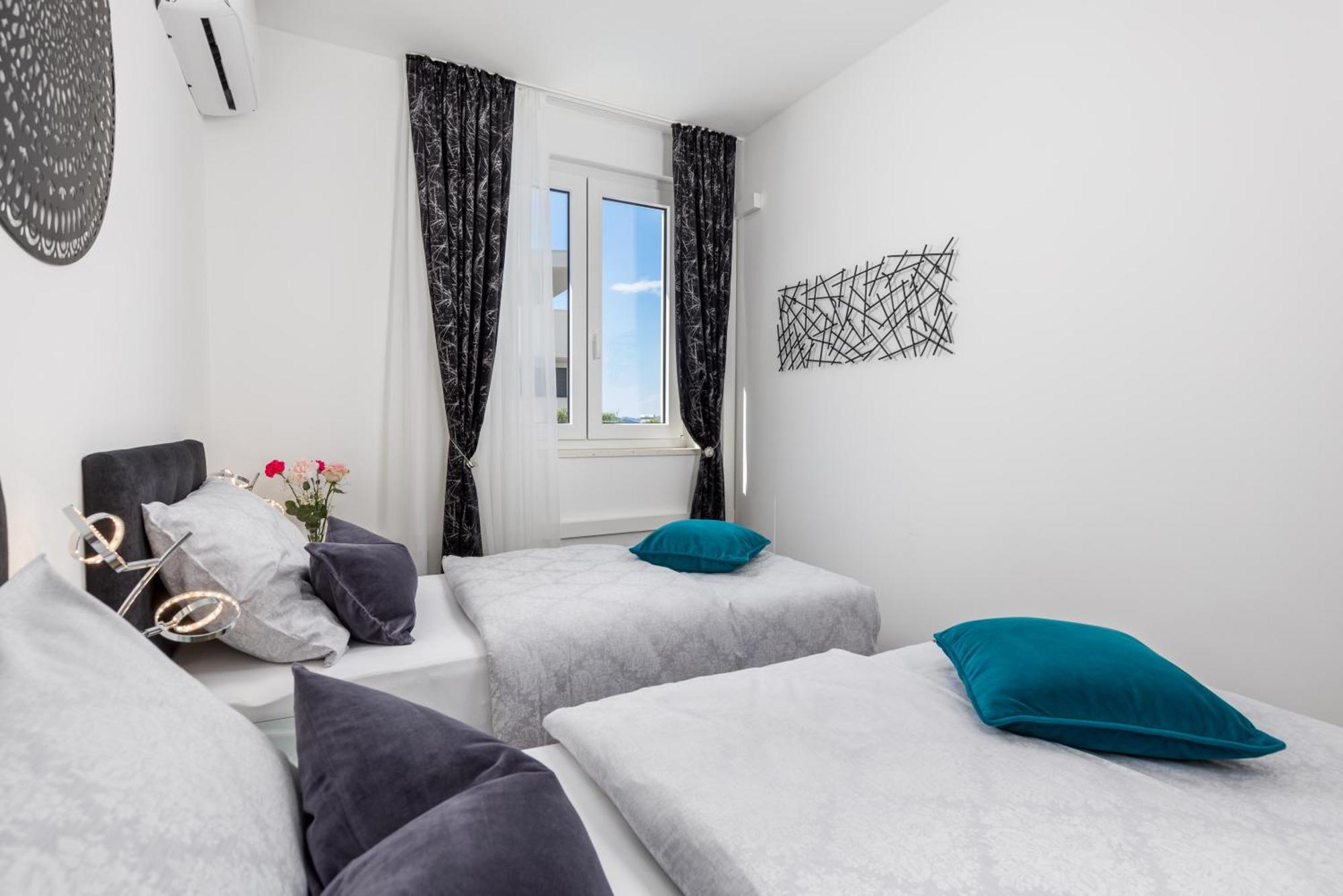 Luxury Apartment Hyperion With Private Pool And Garden 무르테르 외부 사진