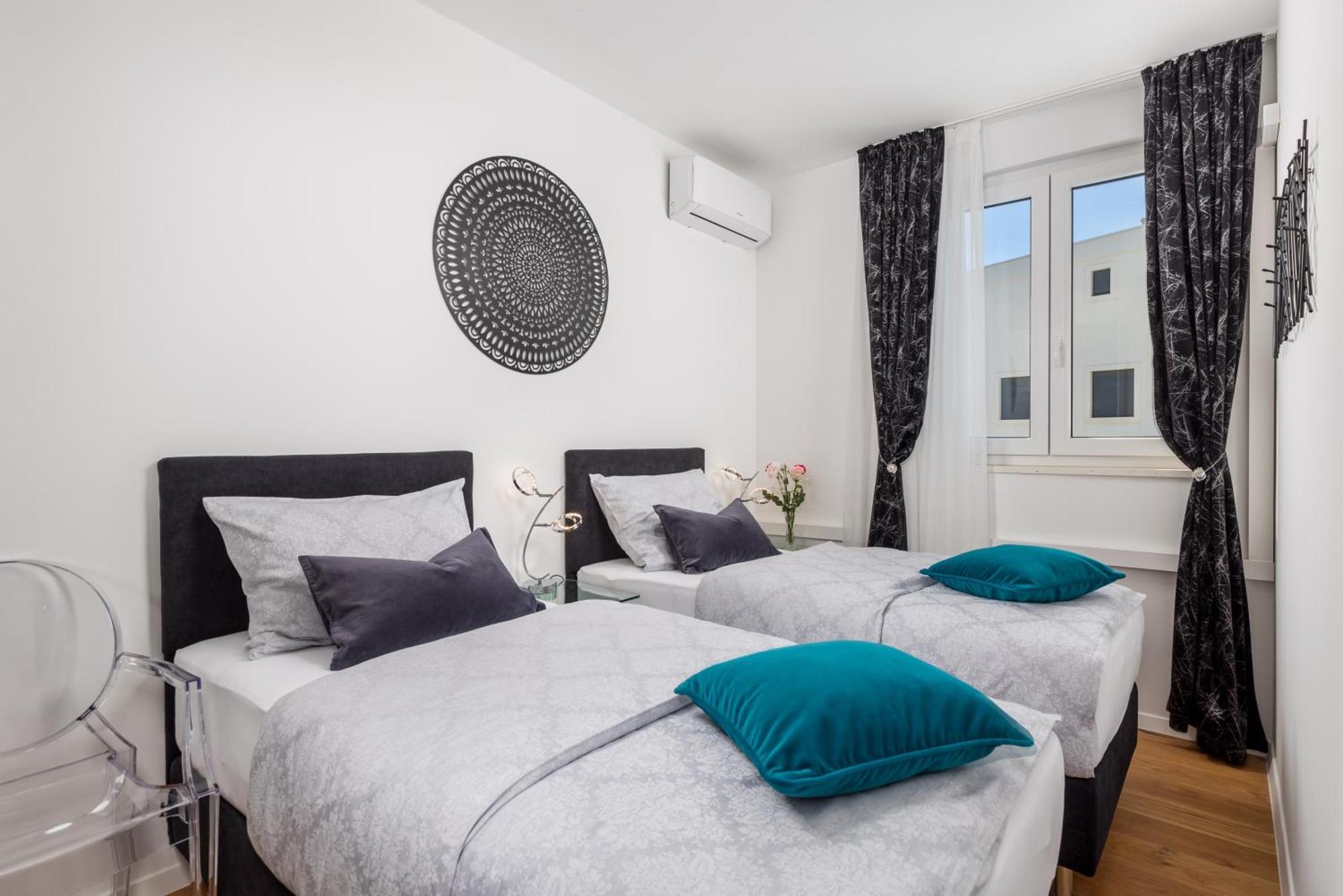 Luxury Apartment Hyperion With Private Pool And Garden 무르테르 외부 사진