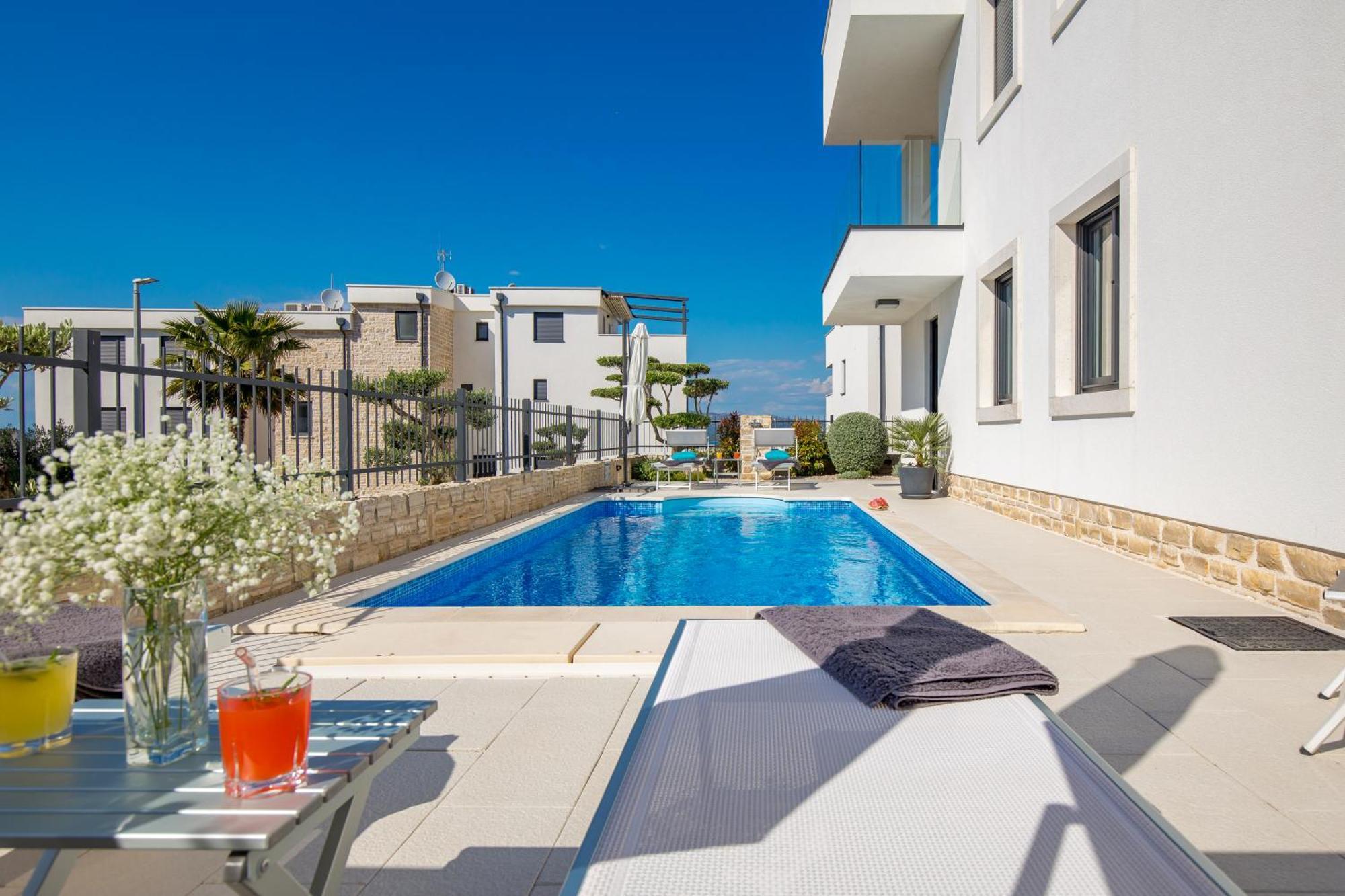 Luxury Apartment Hyperion With Private Pool And Garden 무르테르 외부 사진