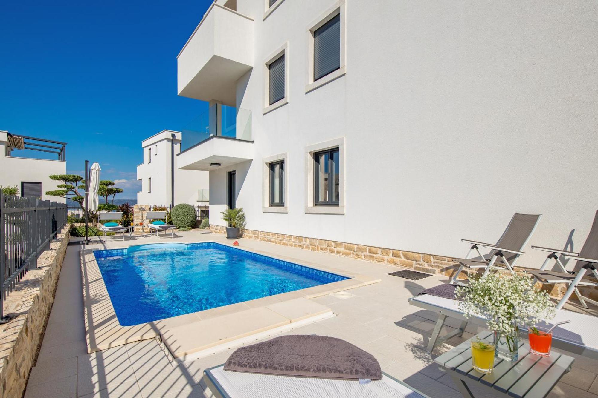 Luxury Apartment Hyperion With Private Pool And Garden 무르테르 외부 사진
