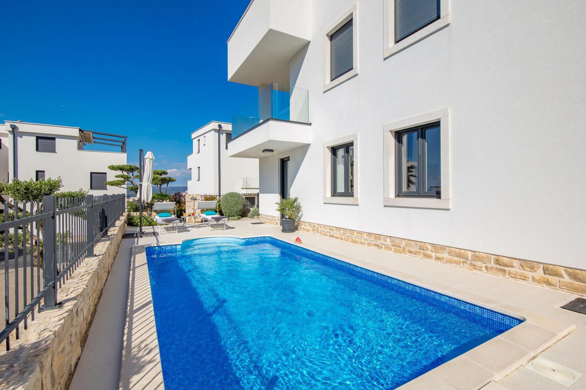 Luxury Apartment Hyperion With Private Pool And Garden 무르테르 외부 사진